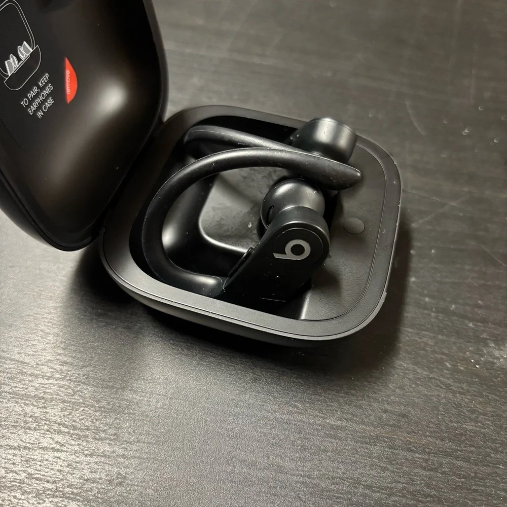 Beats Powerbeats Pro 1 Black Wireless Earbuds